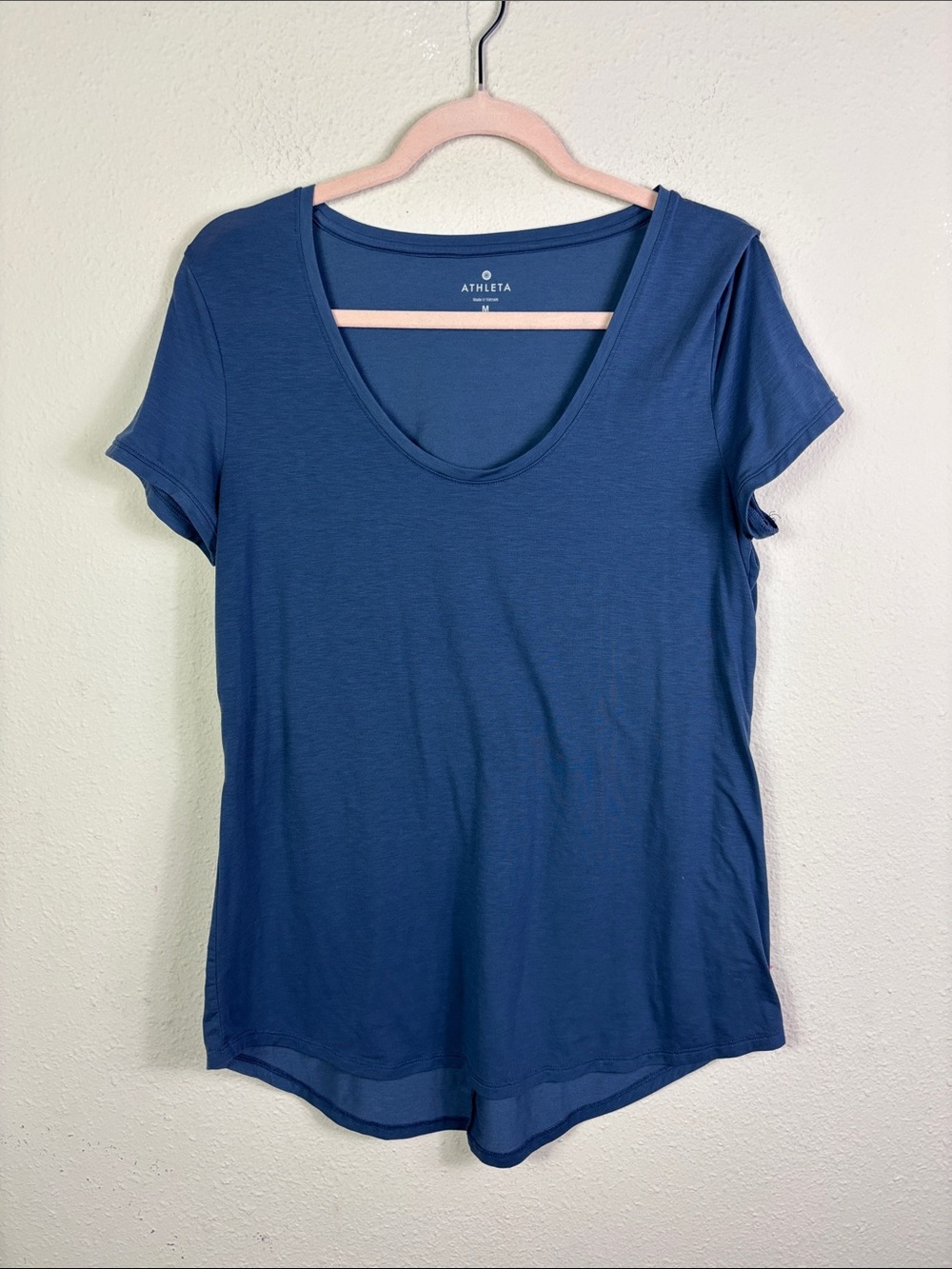 Athleta Essence Navy Blue Open-Back Tee Shirt Size Medium